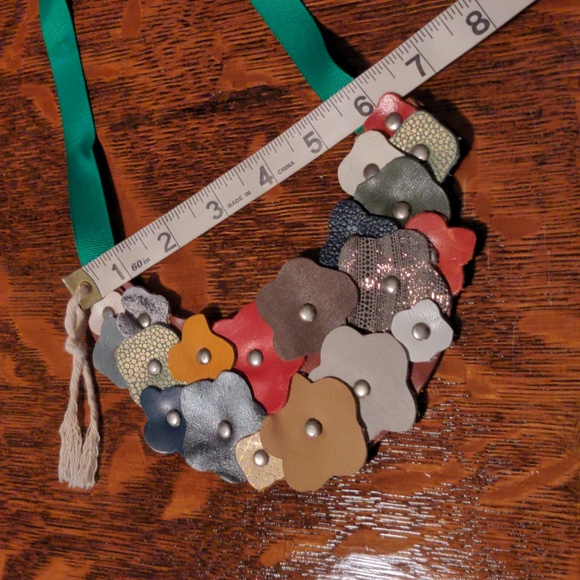 NEW! Handmade Genuine Leather Flower Bib Statement Necklace 065 🔥HP 1-12-25🔥 - Picture 5 of 11